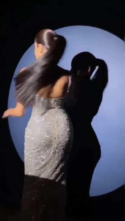 What a piping hot body Janhvi has & that slick ponytail... ufff