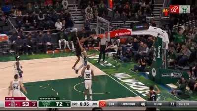 [Highlight] Christian Wood avenges Armoni Brooks with the poster on Nwora