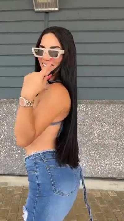 Esta buena la hija de pvtaaaa