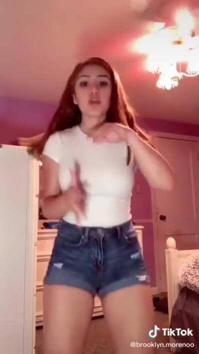 Can't help but think of Daphne from Scooby doo