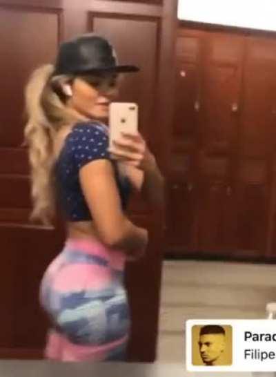 Taynara Conti