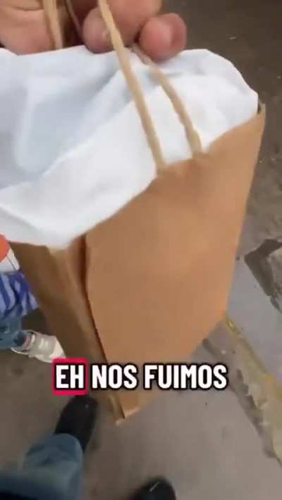 Se estaba por comprar un pancho en una pancheria de Alejandro Korn y se armó una pelea entre en dueño del local y un cliente