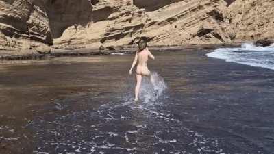 I love being naked at the beach