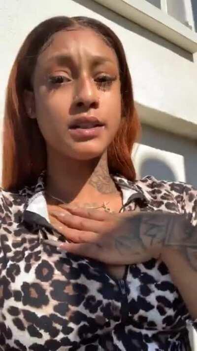 Here she go again 🍑🍑🍑