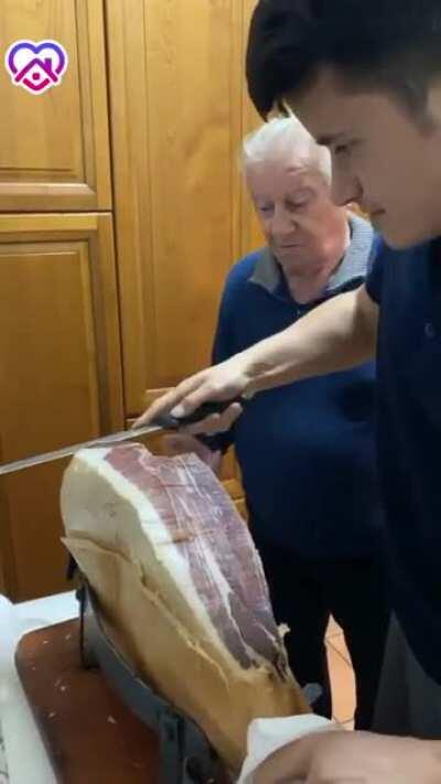 WCGW slicing ham badly in front of your Italian father