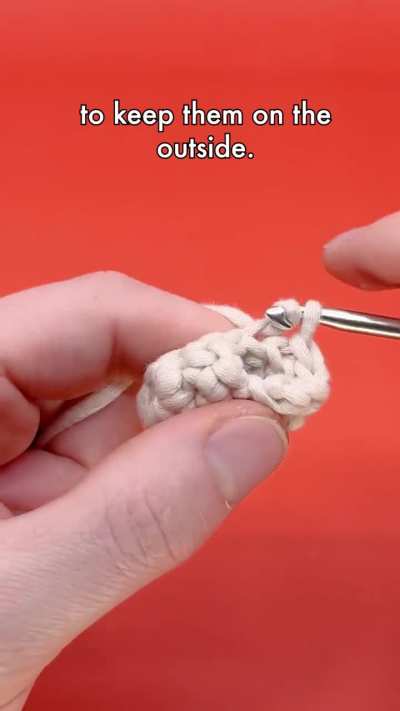 Here’s how I crochet tiny skulls!