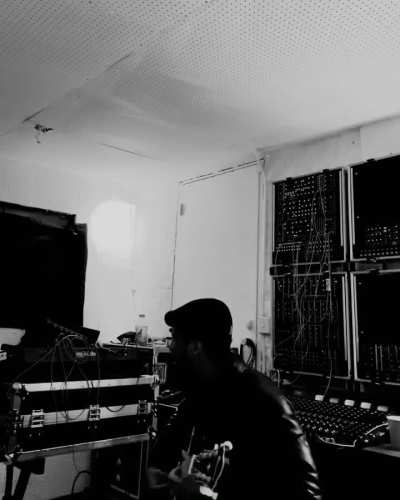 Probably my favorite play from him so far out of all his filmed videos, if he includes this in Electric Mazeland it will be even better. (I think his album will drop in October 2025 since the intro came out last October and most of his albums come out in 