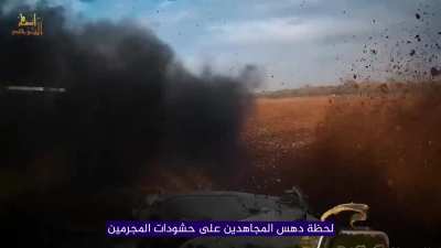 Yesterday in Syria : the green lines are Syrian Islamic rebels, the reds are: Bashar al-Assad' Army