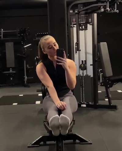 Sokken meesteres Francis wil dat we dr stinksokken snuiven🤤