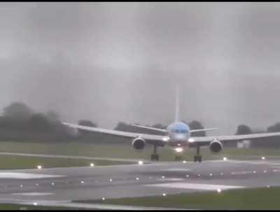 A skilled pilot landing diagonally in 40 knot wind