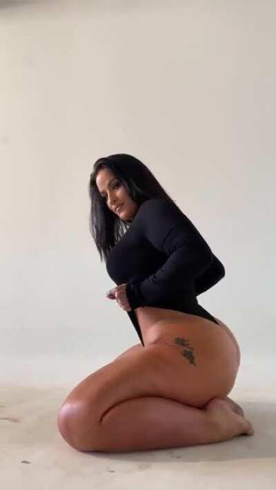 A man only needs a name....who is she? First one to tell me ill get u her folder (if we have it)