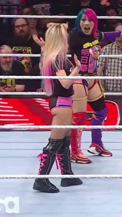 Alexa Bliss booty