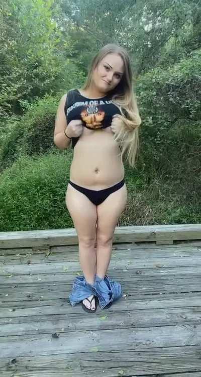 Bouncing trail titties!