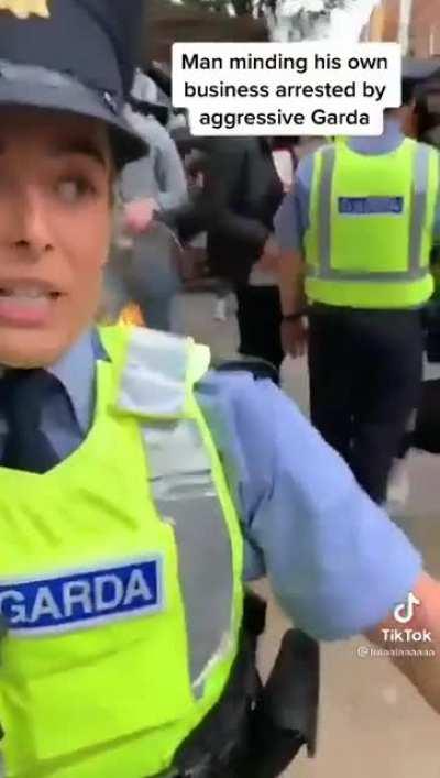 Aggressive Garda's fragile ego escalating situation. Is 
