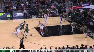 [Highlight] Compilation of Giannis passes so far this season (shoutout @jgauthier_23 on twitter)