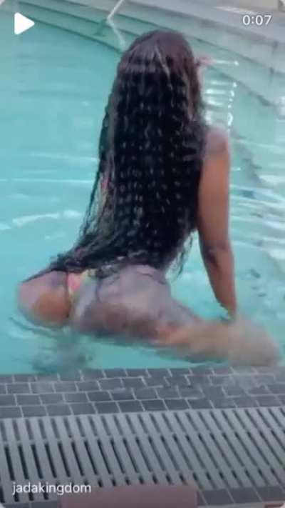 Jada have that real Jamaican Jiggle 🇯🇲