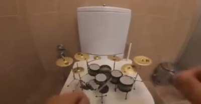 A drummer solo on da crapper