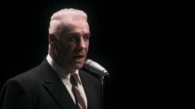 Любимый город. Солиста представлять, думаю, не надо.