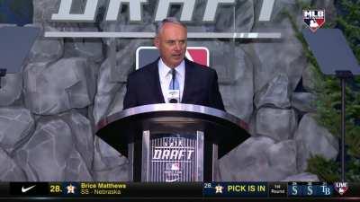 [Highlight] Rob Manfred can barely get the words out while announcing the Astros' pick.