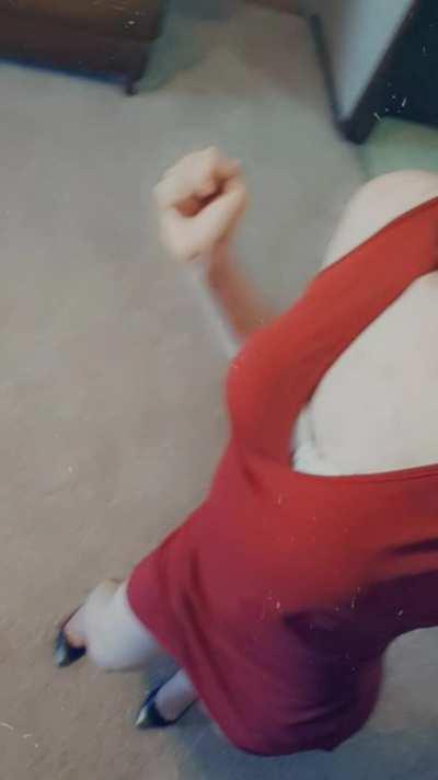 ik this isn't as explicit as other posts on this sub, but i feel cute damnit 😖