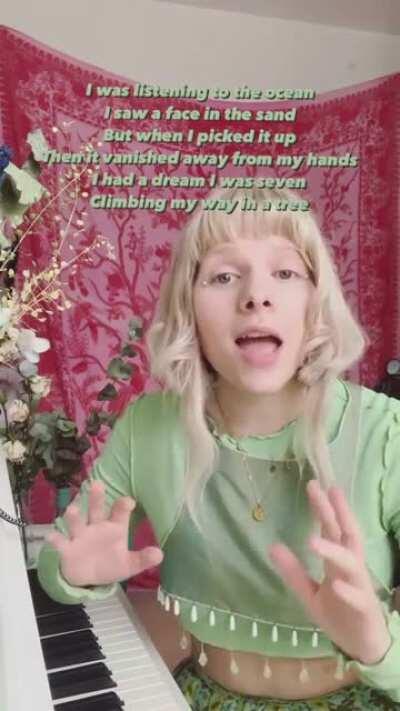 Sing with me? 🧚🏻