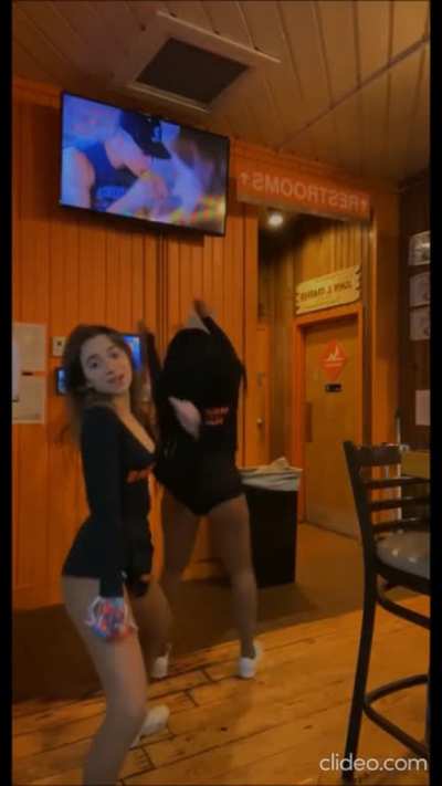 Hooters Girl (@lainefarrell) Compilation