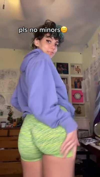 Mychemicalimbalance Showing Off Her Dumptruck