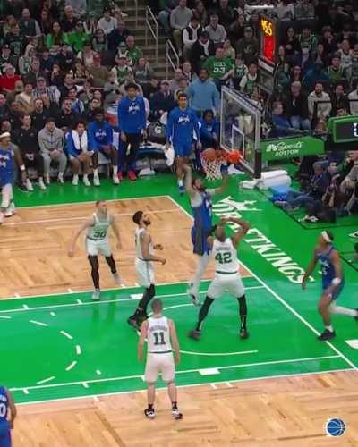 [Highlight] Paolo Banchero crosses Tatum and then hits the tough layup