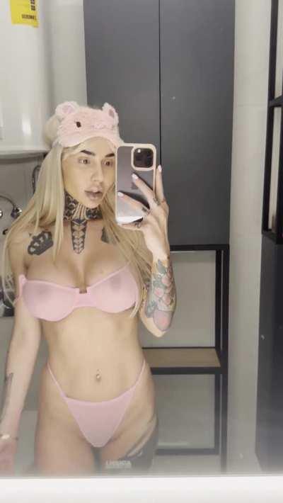 Let's dance in the bathroom and then fuck me