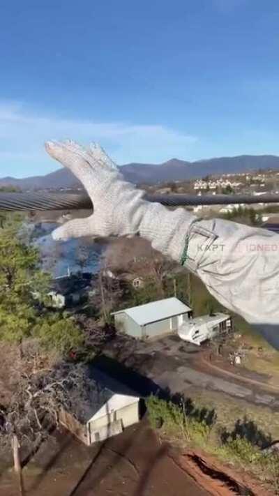 Grabbing 30000 volts...