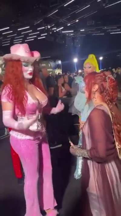 The drama is done. Chappell & Jane meet up at the VMAs.