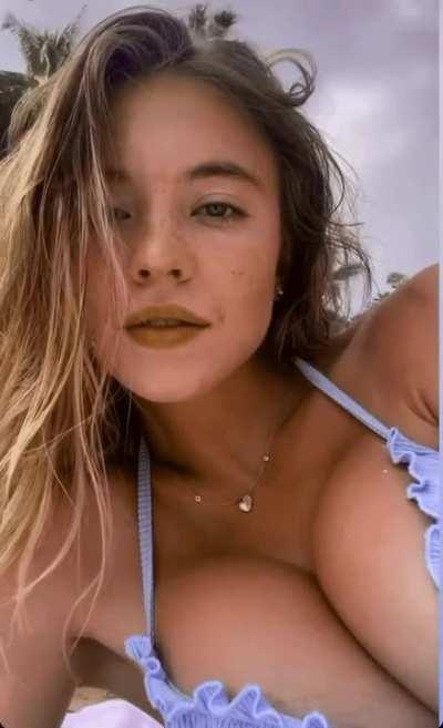 Love that Sydney Sweeney knows the only two things she's good for