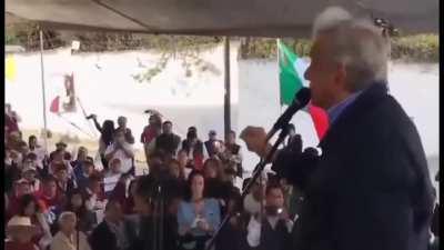 Este Señor si que es todo un campeón. Lo que promete lo cumple🤡🥇