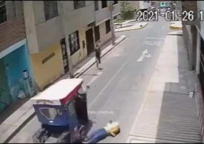 WCGW trying to stop a Tuktuk