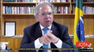 Queria saber que sapo que esse veio lambeu que tá vendo pessoas elogiando ele