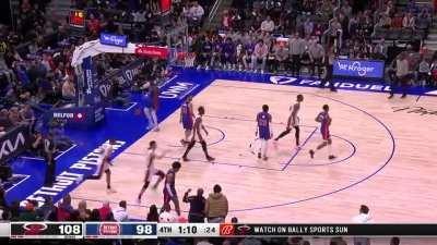 [Highlight] Tyler Herro with the tough Dagger!