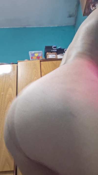 sit back and enjoy my twerk on your face 