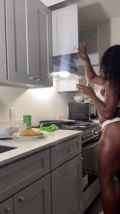 Eat and chill with me 😋