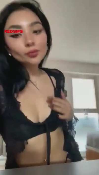 feeling playful in my favorite black dress 😘 hope you're having a great day!