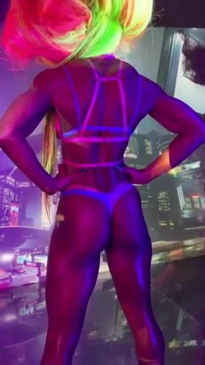 WHAT A BODY 💙💜❤️💚