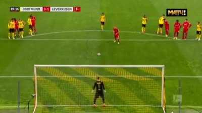 Amazing gesture by Roman Bürki to allow the retiring Lars Bender to score one last goal of his career just after he came on as a substitutez
