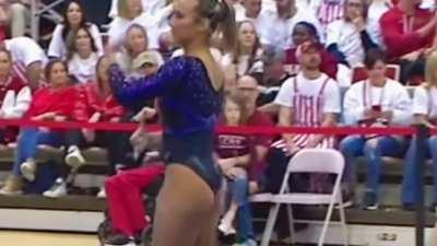 LSU’s Alyona Schennikova 💜💛🐯