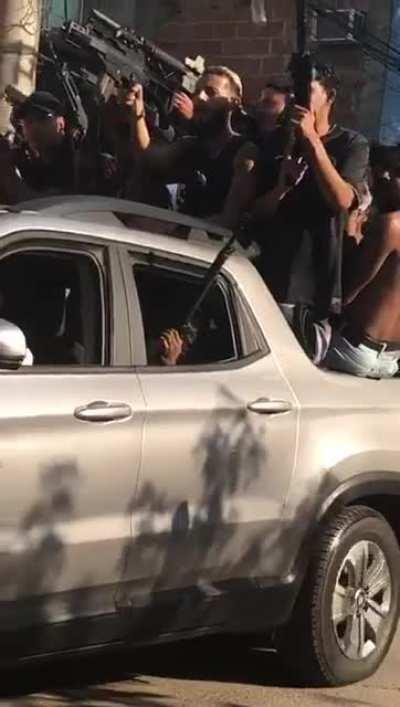 Cariocas indo trabalhar