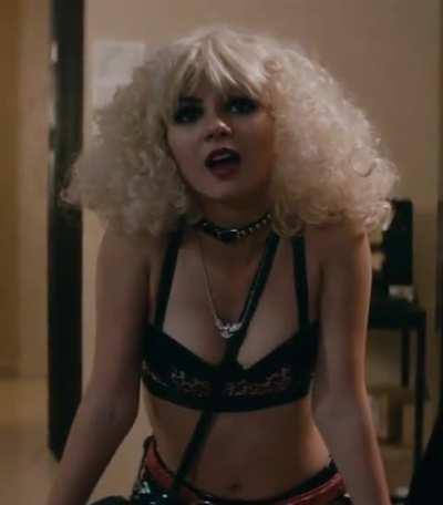 Blonde Beauty [Naomi & Ely's No Kiss List]