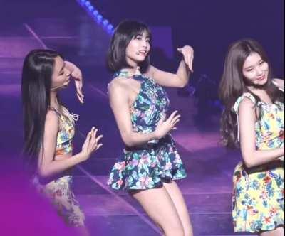 Chaeyoung & Momo (ft. Sana)