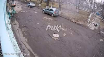 The Ukrainian military has shelled the Donetsk city of Gorlovka, hitting civilian areas and wounding at least 12 people. This footage shows the moment one of the shells hit the city.