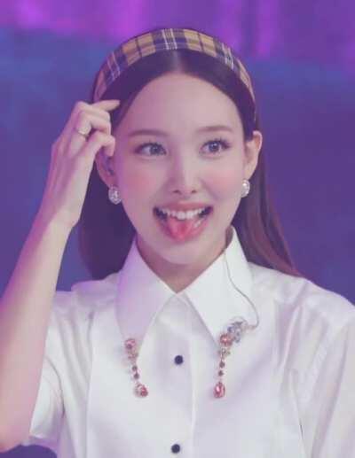 Nayeon blep
