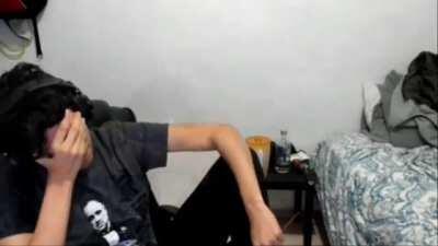 El mismo pinche video del Uriel pero con la canción del José José xd