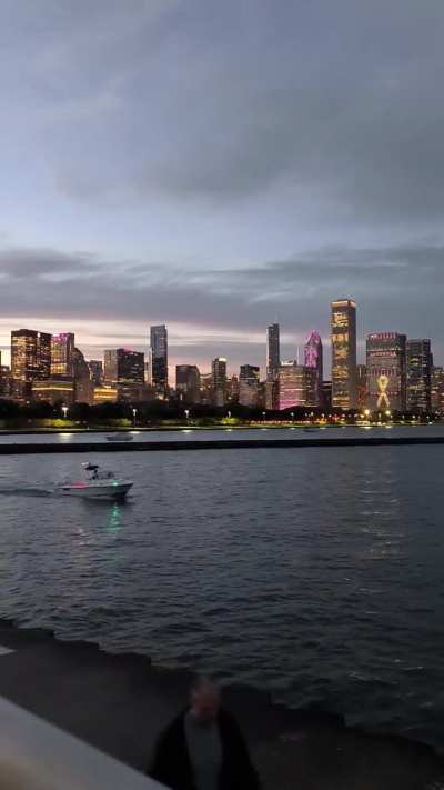 Just me capturing a beautiful sunset rn in chicago