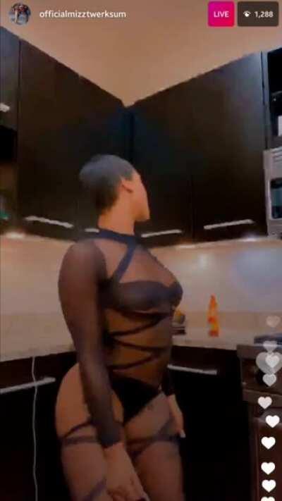 Oochie Wally Wally dance from live tonight